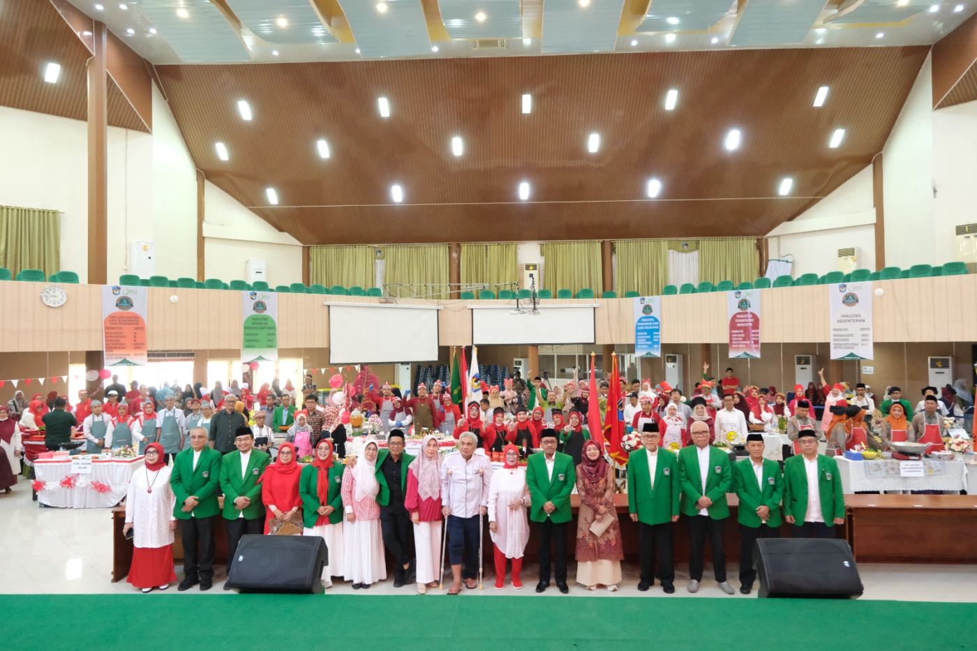Meriahkan HUT RI ke-80, UMI Gelar Lomba Memasak Kreativitas Olahan Mie dan Lomba Menyanyi Lagu Merdeka