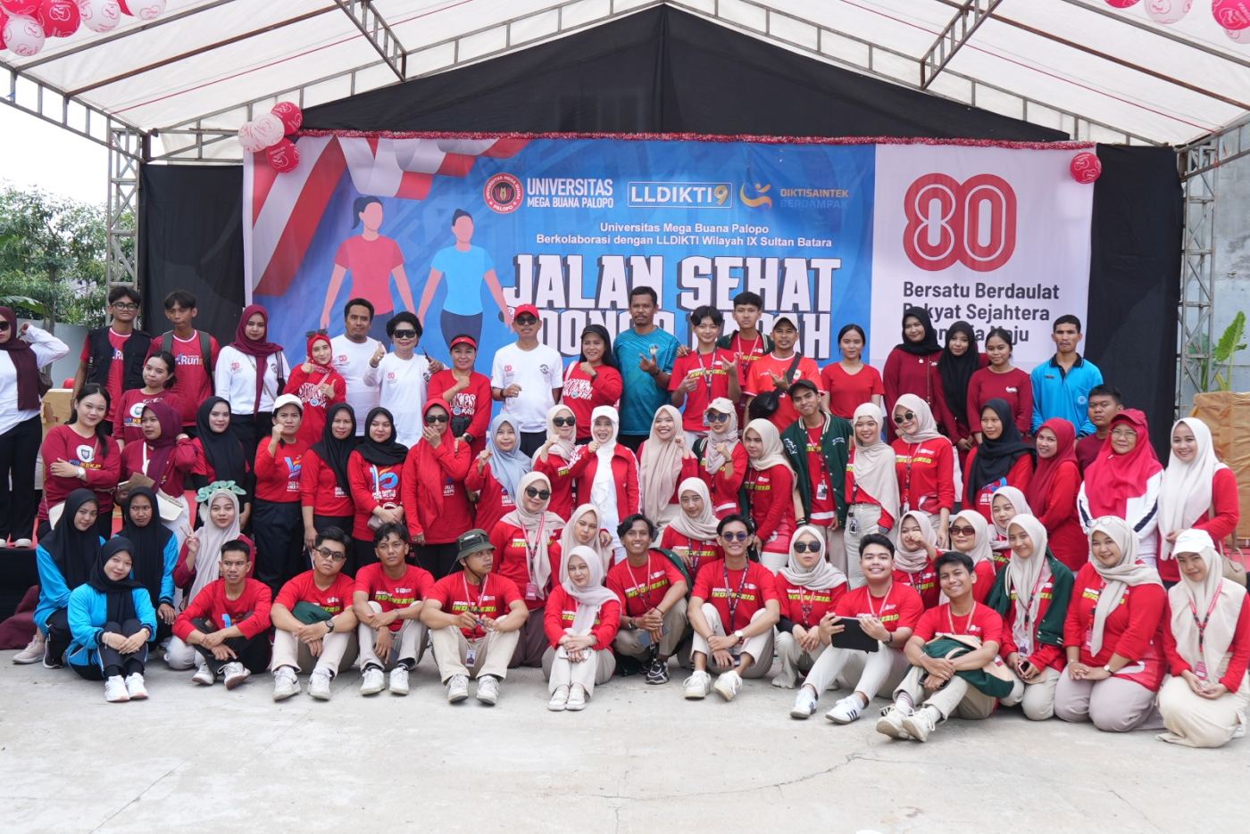 Kontingen UMI Kompak Beratribut Merah, Meriahkan Gerak Jalan Santai dan Donor Darah LLDIkti 9 dalam rangka HUT ke-80 RI di Palopo