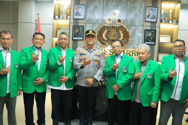 Sosialisasi Penerimaan Maba Tahun 2025, Pimpinan PPs UMI Silaturahim di Polres Barru