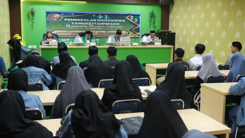 UPT PKD UMI Gelar Pembekalan Mahasiswa Tahfidz Tahfidzah UMI Tahun 2025
