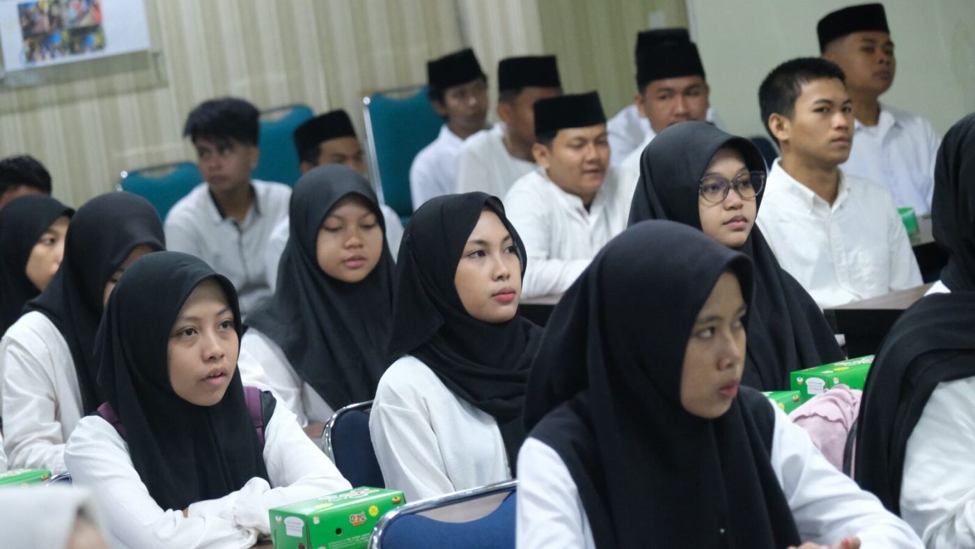 Orientasi Beasiswa Binaan dan Hafidz 2025, Ketua Pengurus YW-UMI: Mahasiswa Harus Tampil sebagai SDM Unggul dan Karakter Islami