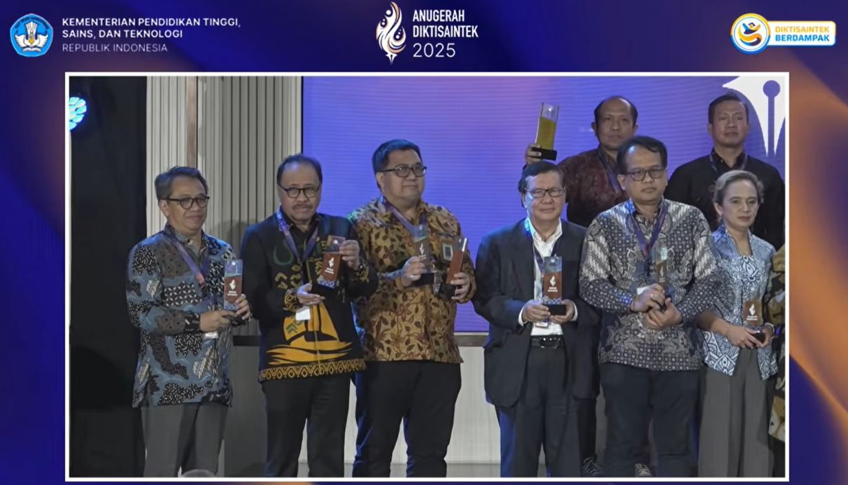 UMI Kembali Mengukir Prestasi Nasional, Borong Dua Penghargaan di Anugerah Diktisaintek 2025, Perkuat Kerja Sama dan Peran Humas