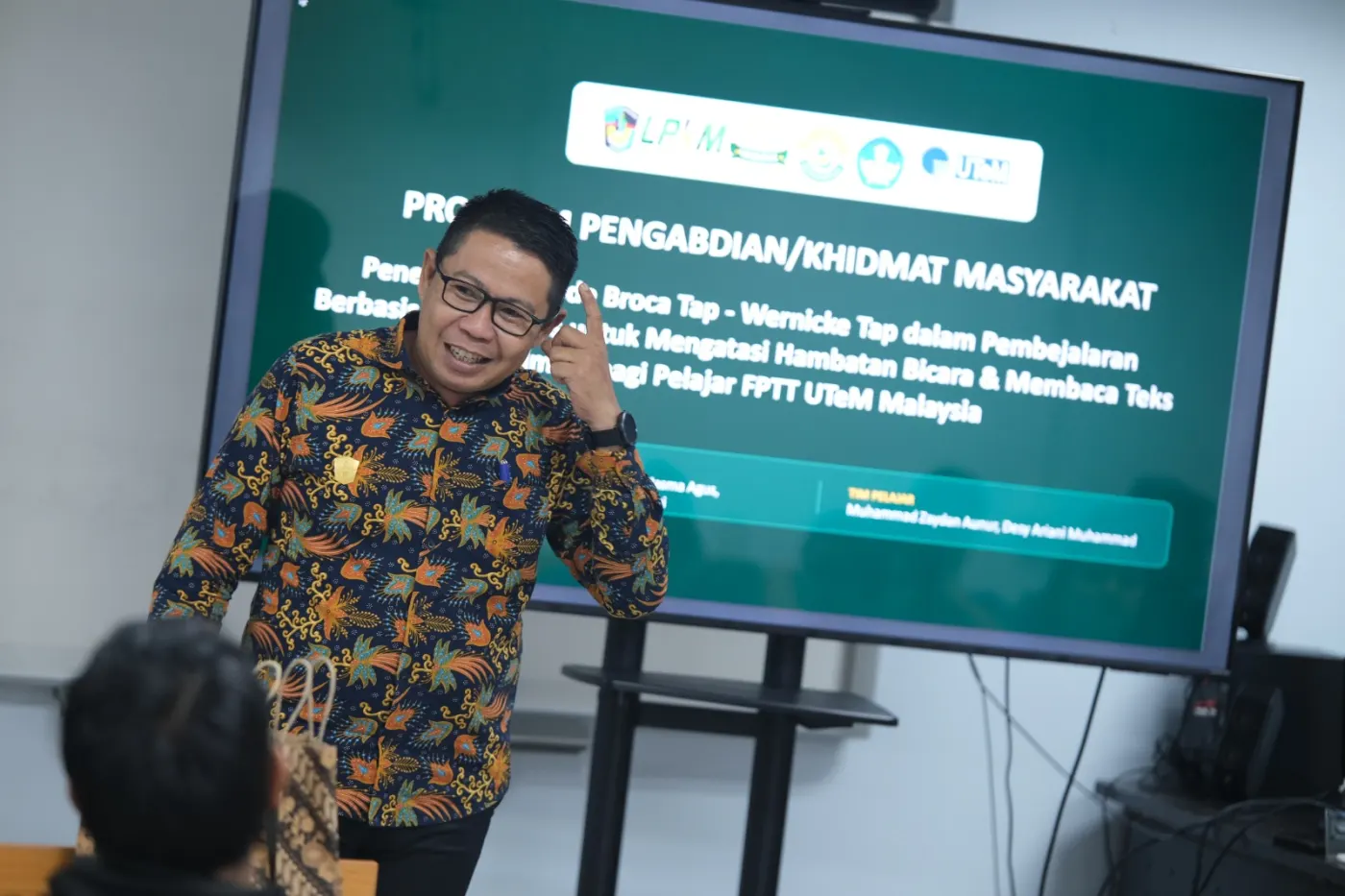 Dosen UMI Perkenalkan Metode Pembelajaran Bahasa Berbasis Neurosains di Malaysia, Perkuat Kolaborasi Internasional dengan UTeM
