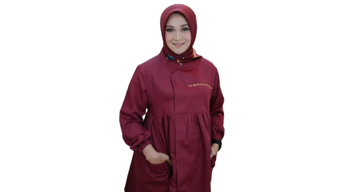 Dari Kampus, Menjadi Dampak - Dua Doktor, Dua Magister, Dua Sarjana: Muji Iswanty, Alumni FK UMI yang Menyatukan Kedokteran, Hukum, dan Kemanusiaan