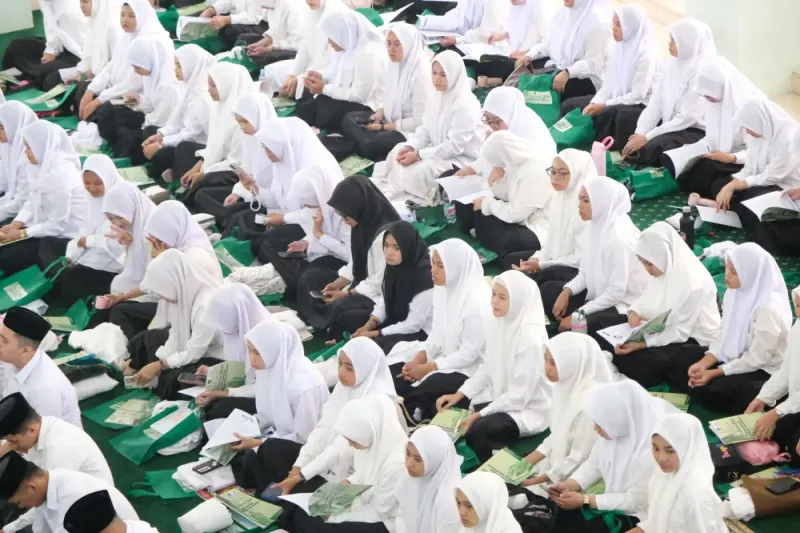 #1 UMIConnection - Titipan Peradaban: Mengapa Universitas Muslim Indonesia Mengawali Perjalanan Mahasiswanya Bukan dari Ruang Kuliah, Melainkan dari Pesantren?