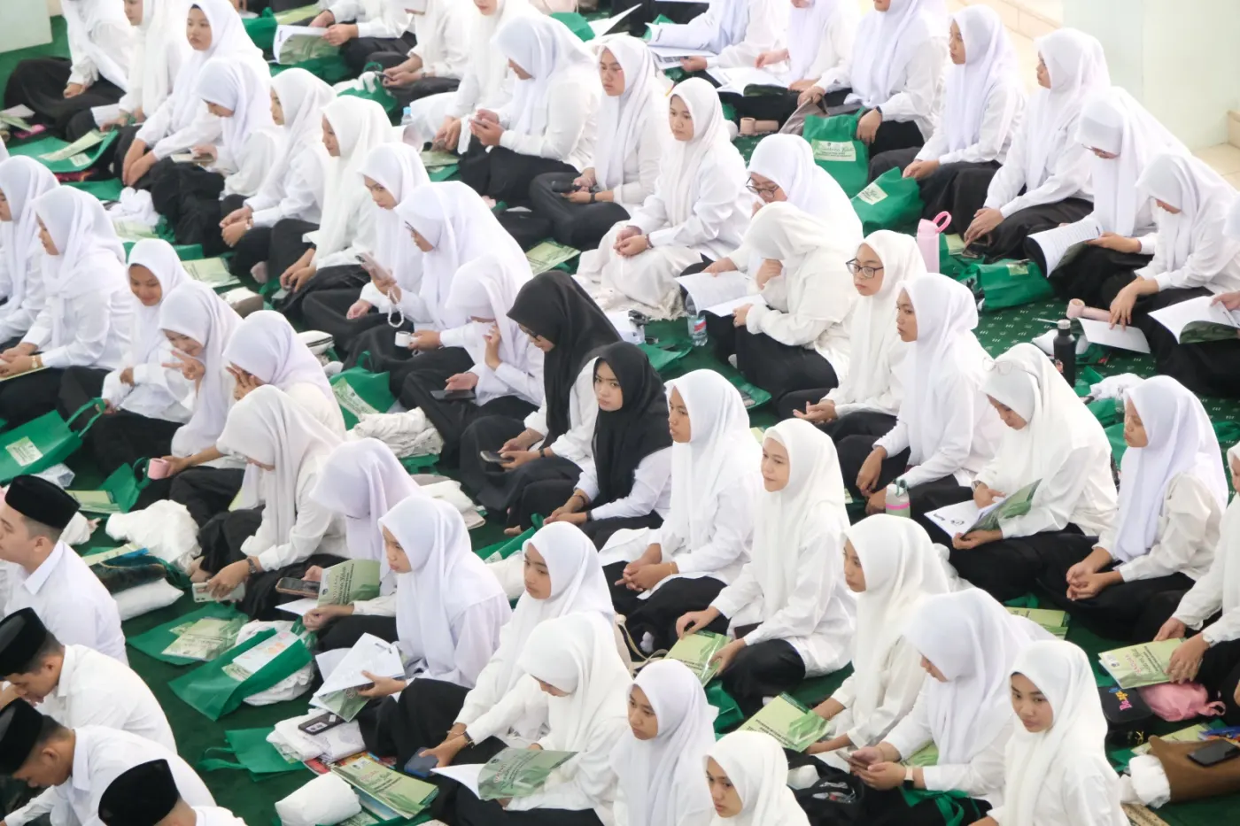 #1 UMIConnection - Titipan Peradaban: Mengapa Universitas Muslim Indonesia Mengawali Perjalanan Mahasiswanya Bukan dari Ruang Kuliah, Melainkan dari Pesantren?