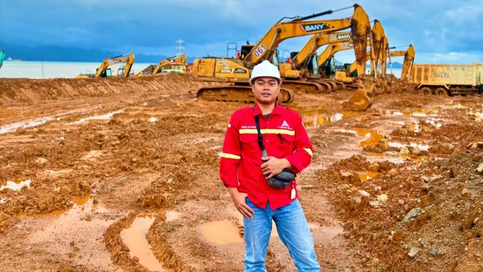 Dari Kampus, Menjadi Dampak - Hendra Setiawan, S.T.: Alumni Teknik Pertambangan FTI UMI, Kini Head Department Shipping PT Indrabakti Mustika di Industri Pertambangan Nikel