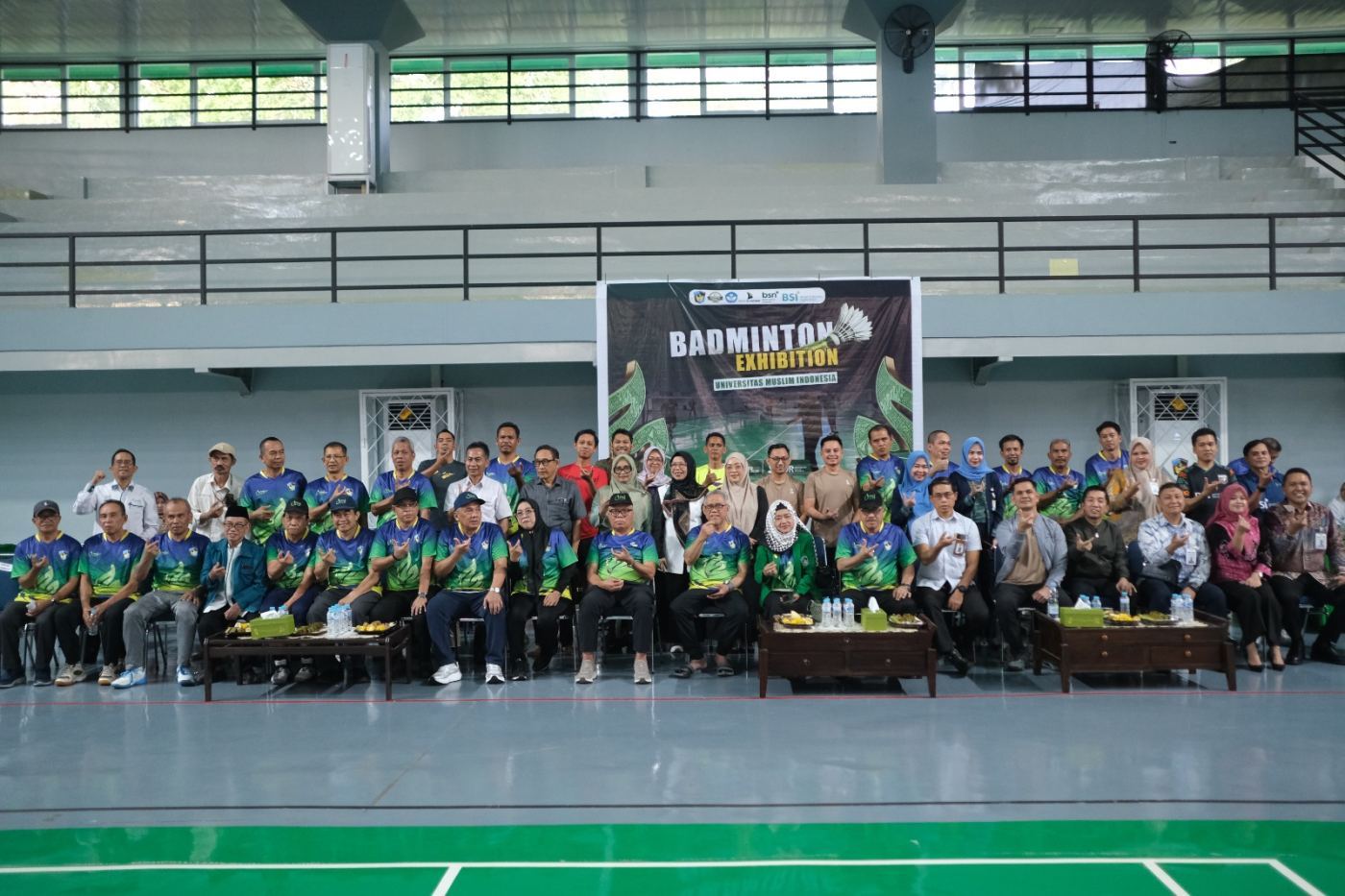 Eksebisi Badminton Milad ke 72 UMI, Tim Perbankan Tantang UMI